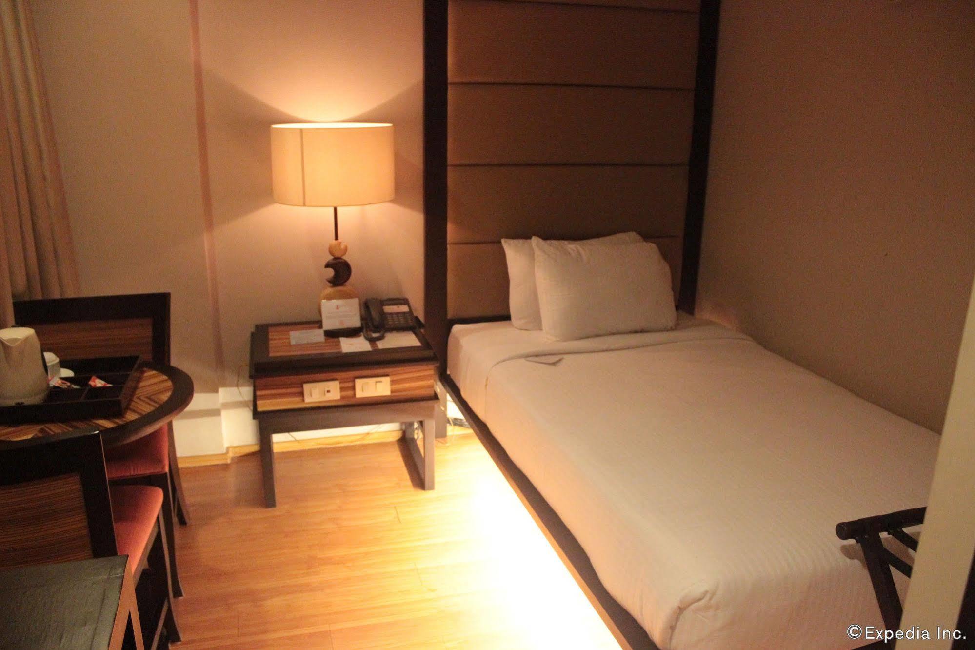 Soleste Suites Cidade Quezon Exterior foto