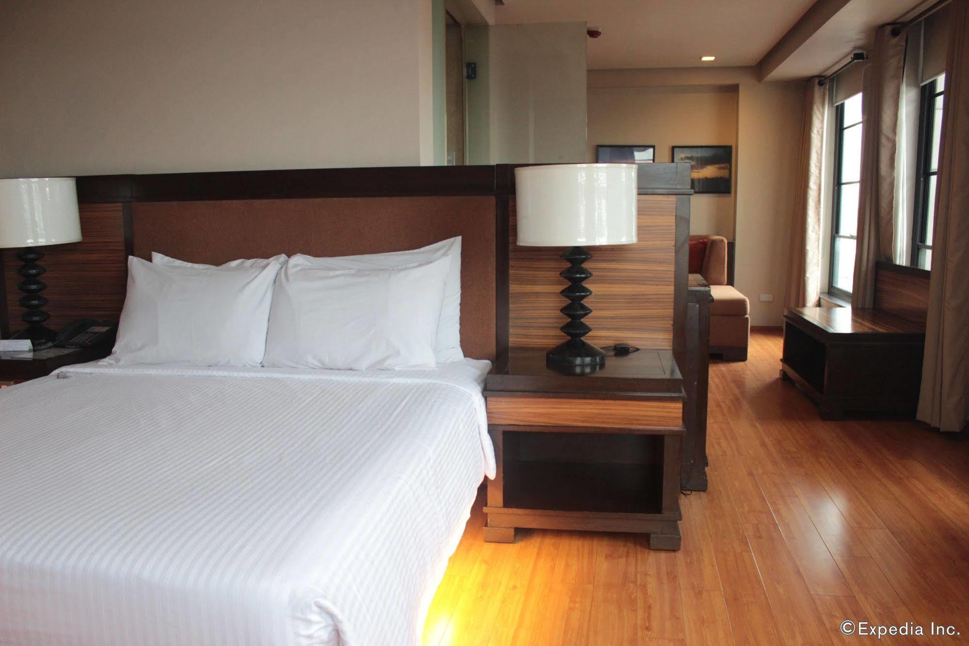 Soleste Suites Cidade Quezon Exterior foto