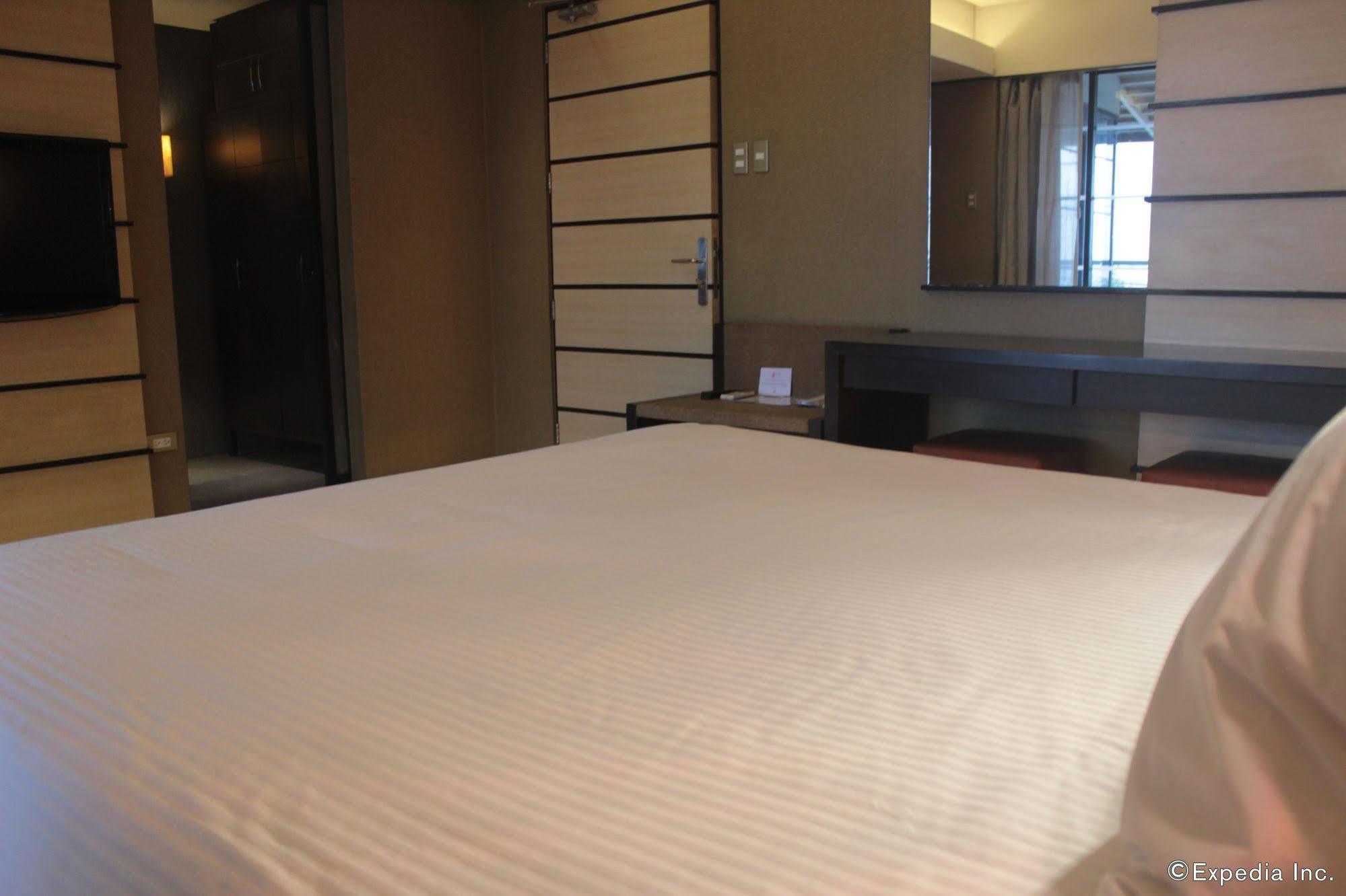 Soleste Suites Cidade Quezon Exterior foto