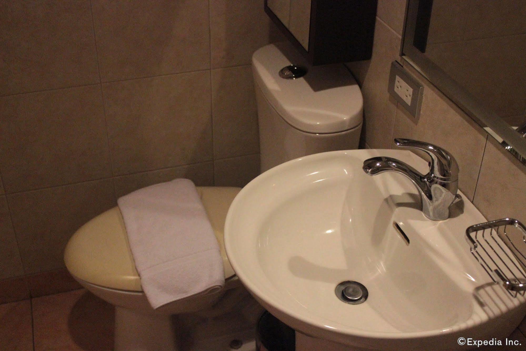 Soleste Suites Cidade Quezon Exterior foto